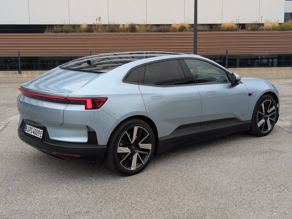 Premium-Limousine mit Fließheck: POLESTAR 4 mit Elektroantrieb und 500 km Reichweite als Dienstwagen im Test.