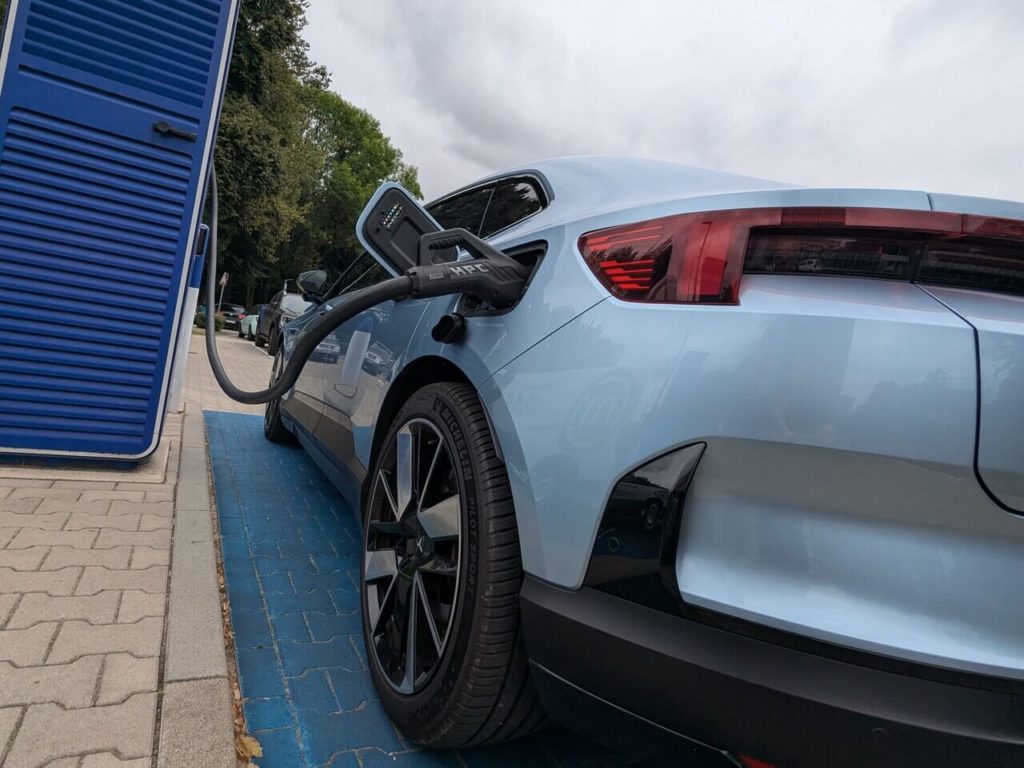 Die maximale Ladegeschwindigkeit beim Gleichstromladen beträgt lediglich 200 kW.