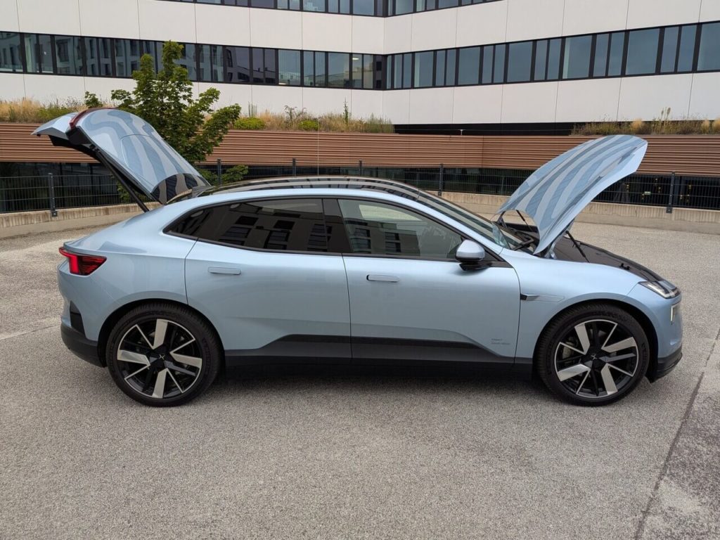 Zwei Gepäckräume im Polestar 4: Großer Gepäckraum hinten und vorne ein zusätzliches Staufach "Frunk" für Ladekabel.