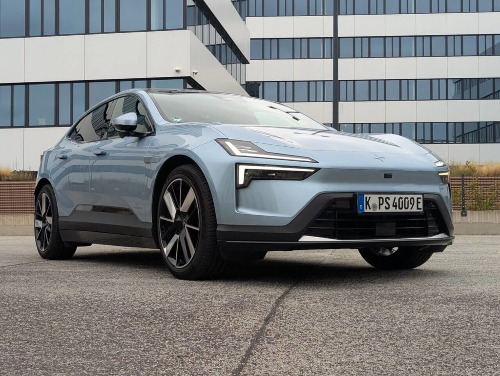 Polestar 4 Long Range Dual Motor in der Metallic-Lackierung "Electron".