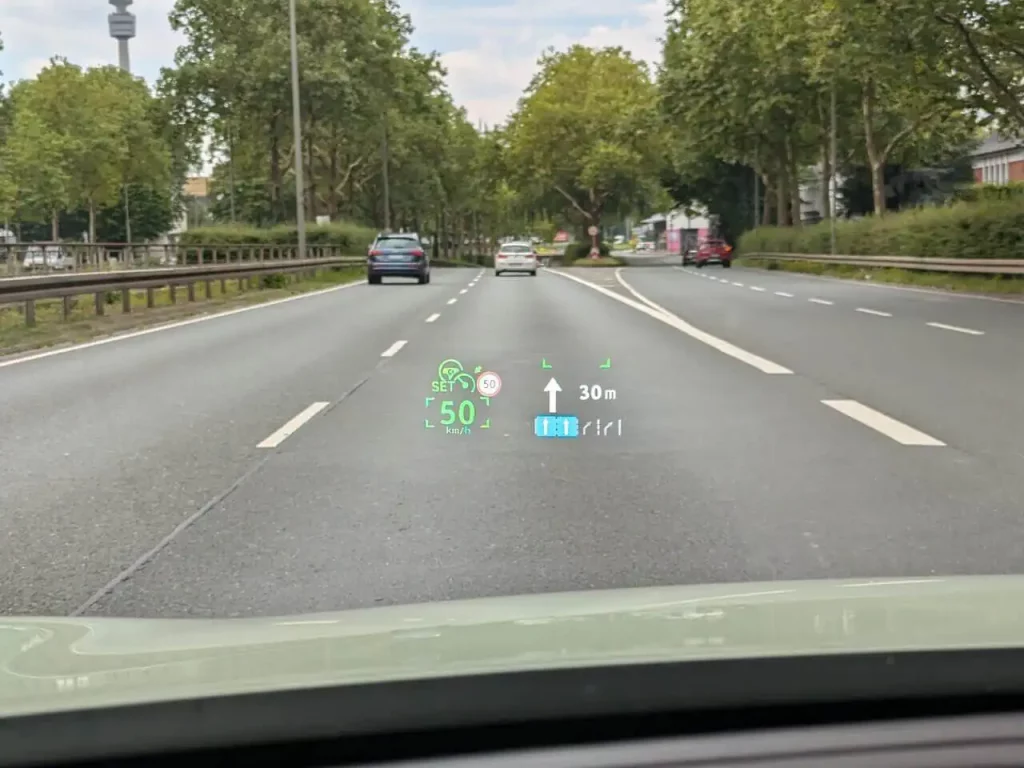 Smart #1 9,2 Zoll Head-up-Display (HUD) mit Verkehrszeichenerkennung und Navigations-Hinweise