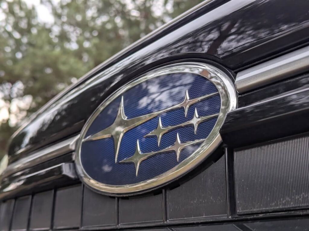 Subaru Markenlogo beim Forester (Kühlergrill)