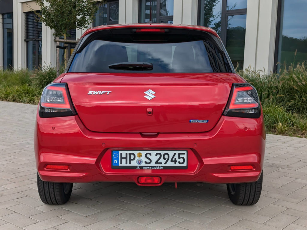 Suzuki Swift Dualjet Hybrid (YED) in Burning Red Pearl Metallic