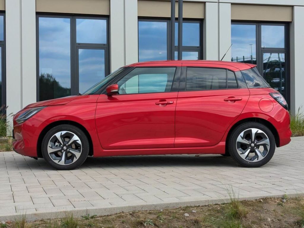 Kleinwagen mit 3,86 Meter Gesamtlänge, Suzuki Swift, Modelljahr 2025 (Seitenansicht)