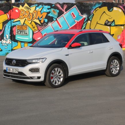 VW T-Roc Sport in White Silver Metallic mit Dach in Flash-Rot