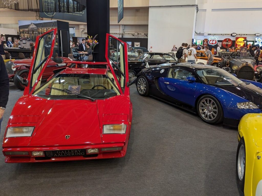 Lamborghini Countach und Bugatti Veyron
