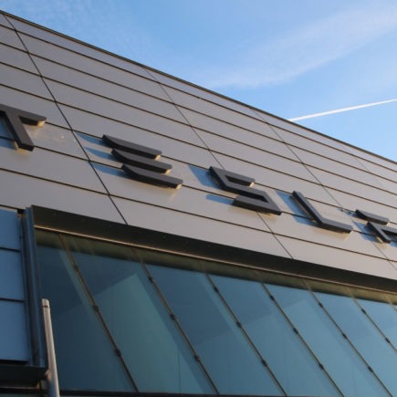 Tesla eröffnet Standort in Dortmund