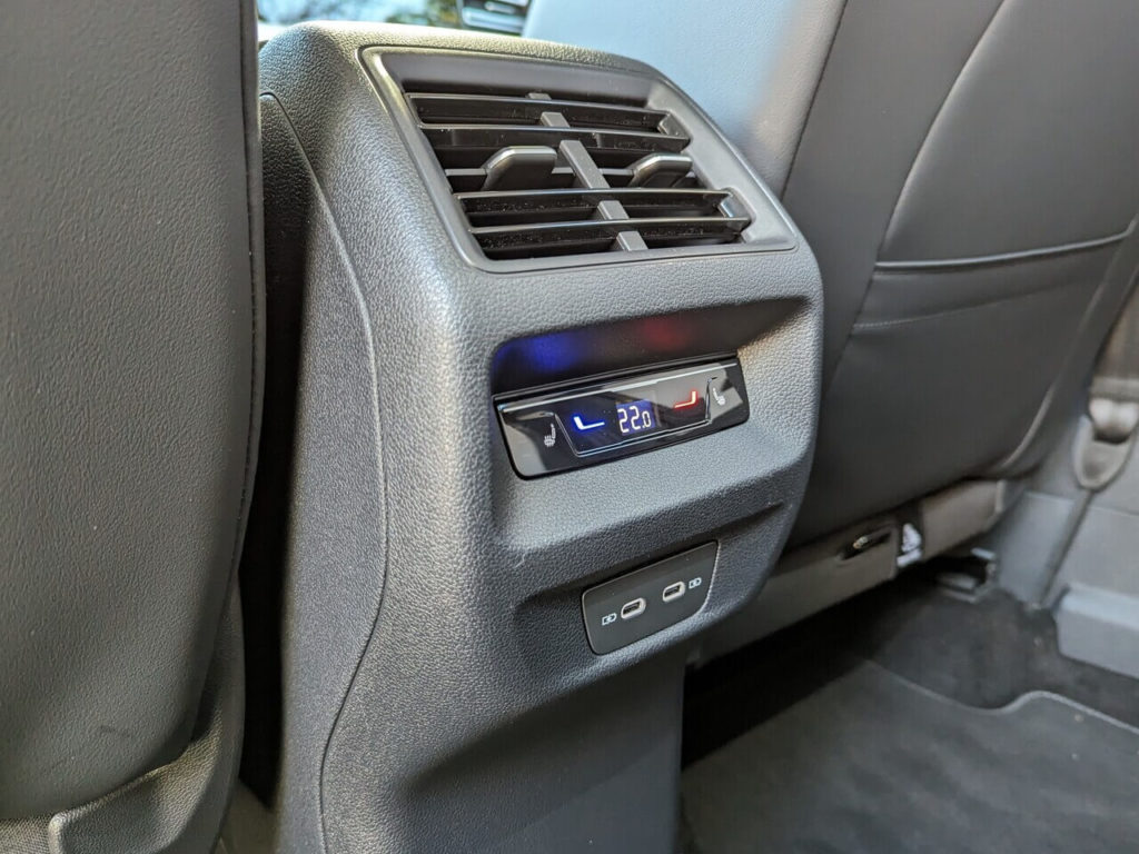 3-Zonen Klimaautomatik mit Sitzheizung und USB-C-Anschlüssen auf der Rücksitzbank