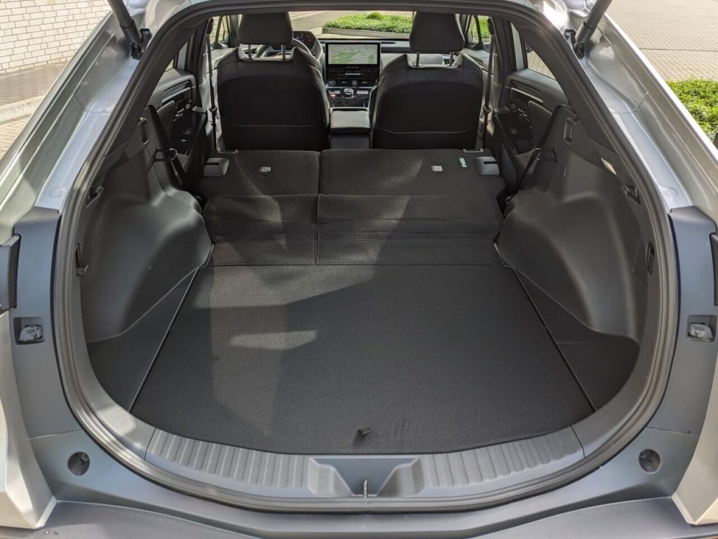 Kofferraum mit ebener Ladefläche bei komplett umgeklappter Rücksitzbank mit einem maximalen Ladevolumen von 1.415 Litern.