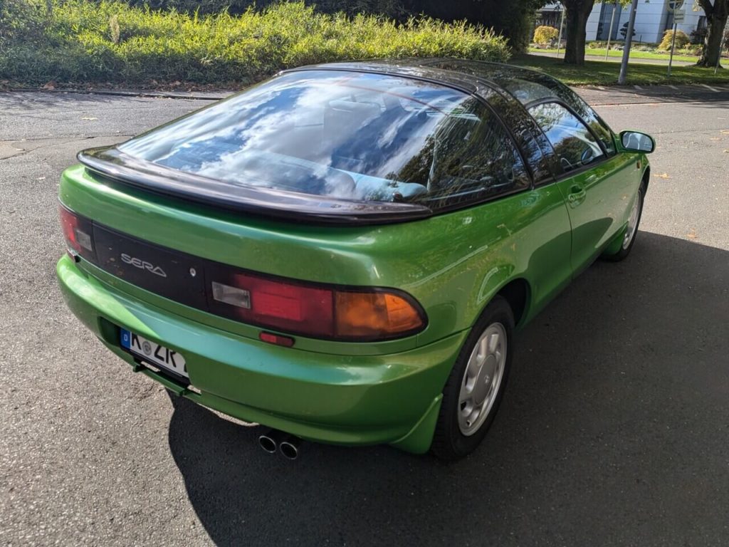 Kuppelscheibe: Glasdach beim Toyota Sera (Baujahr 1990). 2+2-Coupé