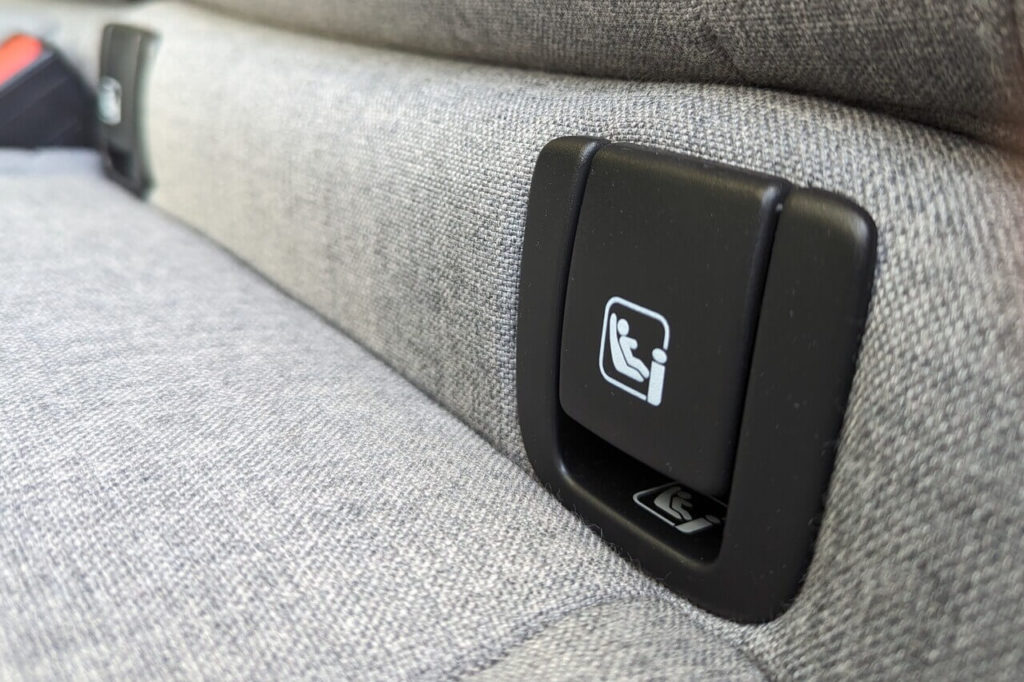 Isofix-Halterung im Volvo C40 zur Befestigung von Kindersitzen auf der Rückbank