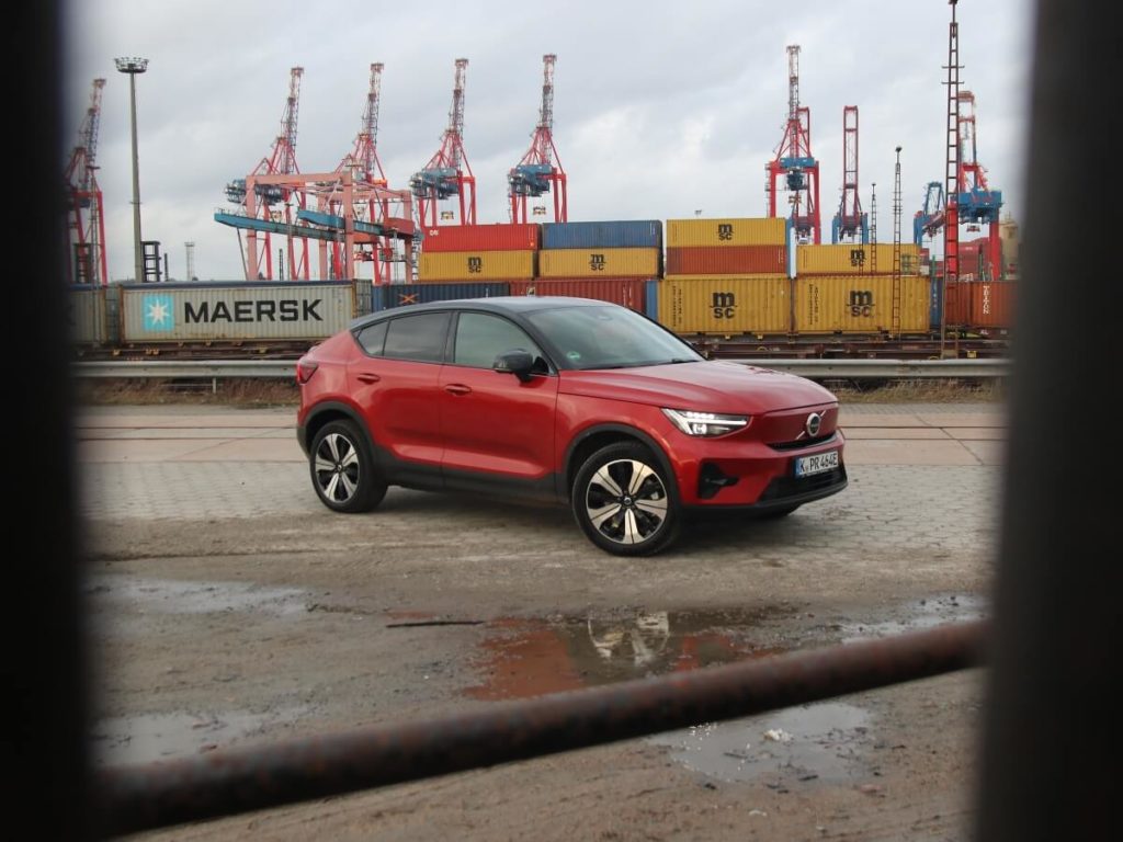 Volvo C40: Crossover mit Coupé-Seitenlinie in Fusion Red