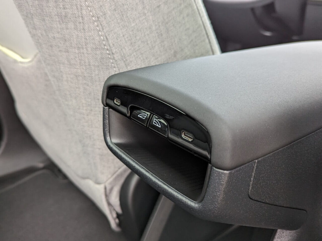 elektrische Fensterheber und USB-C-Anschlüsse für die Rücksitze beim EX30