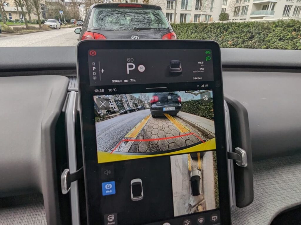 Parkkamera: 360-Grad-Kamerasystem mit dynamischen Führungslinien