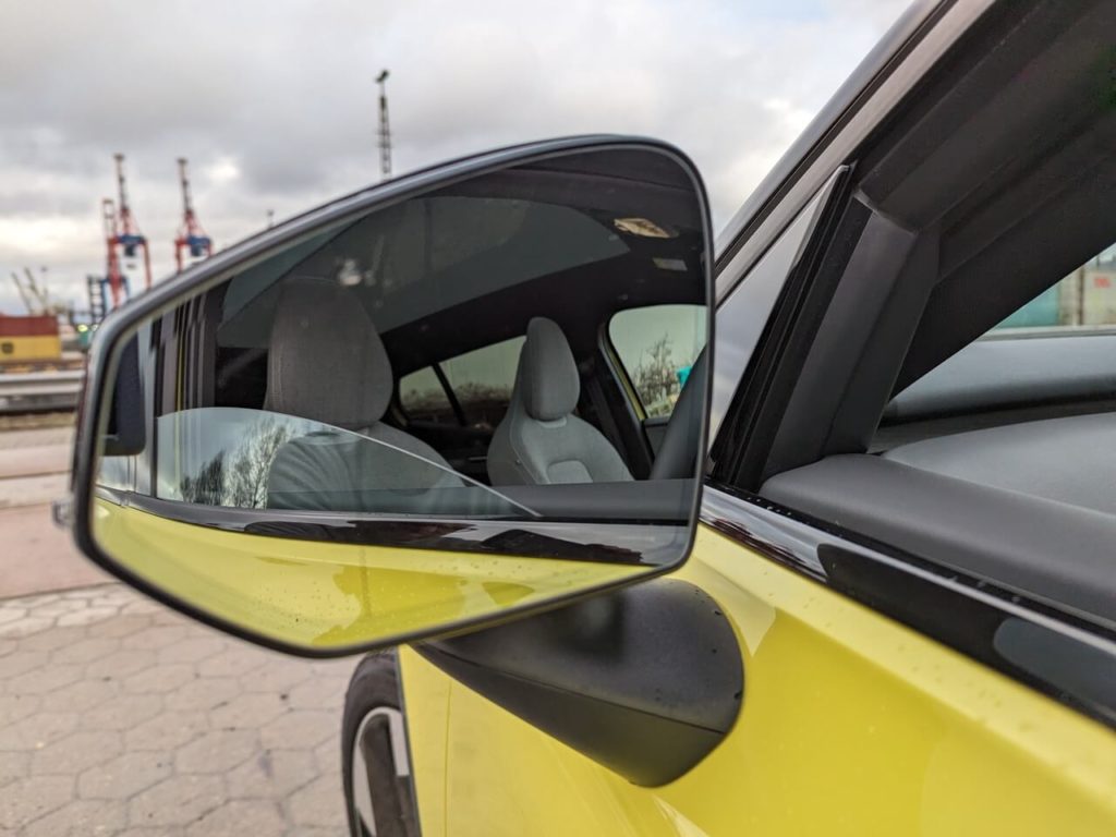 Design-Highlight: rahmenlose Seitenspiegel im Volvo EX30