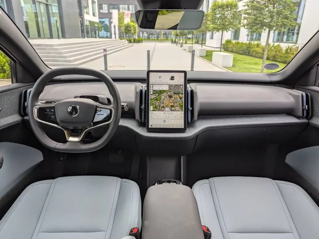 Armaturenbrett im Volvo EX30 ULTRA mit 12,3" Touchscreen