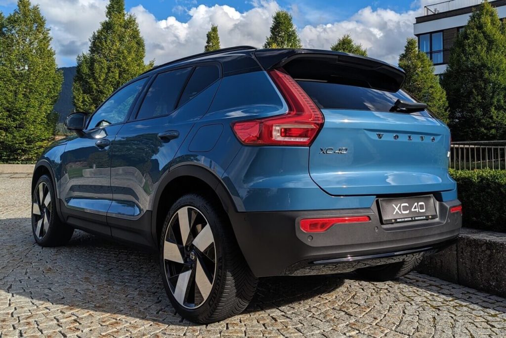 Volvo XC40 Recharge Pure Electric in Fjord Blue Metallic, Optionscode: 000734
