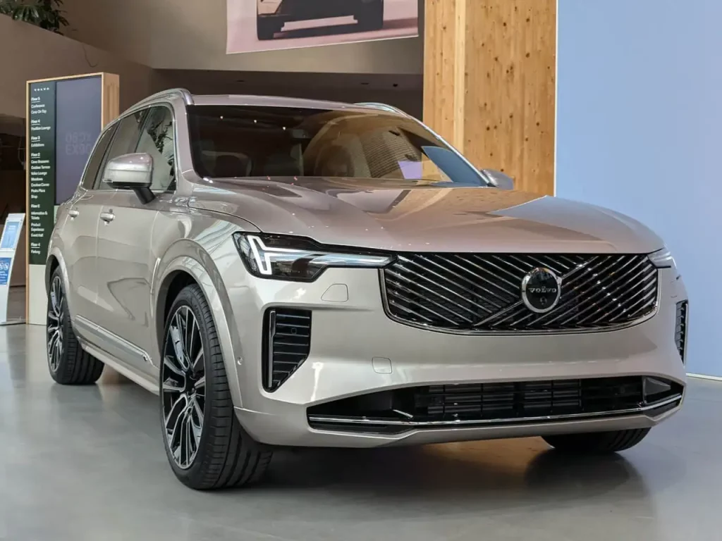 Frontgrill im Volvo Iron Mark Bright-Design (Facelift 2025)