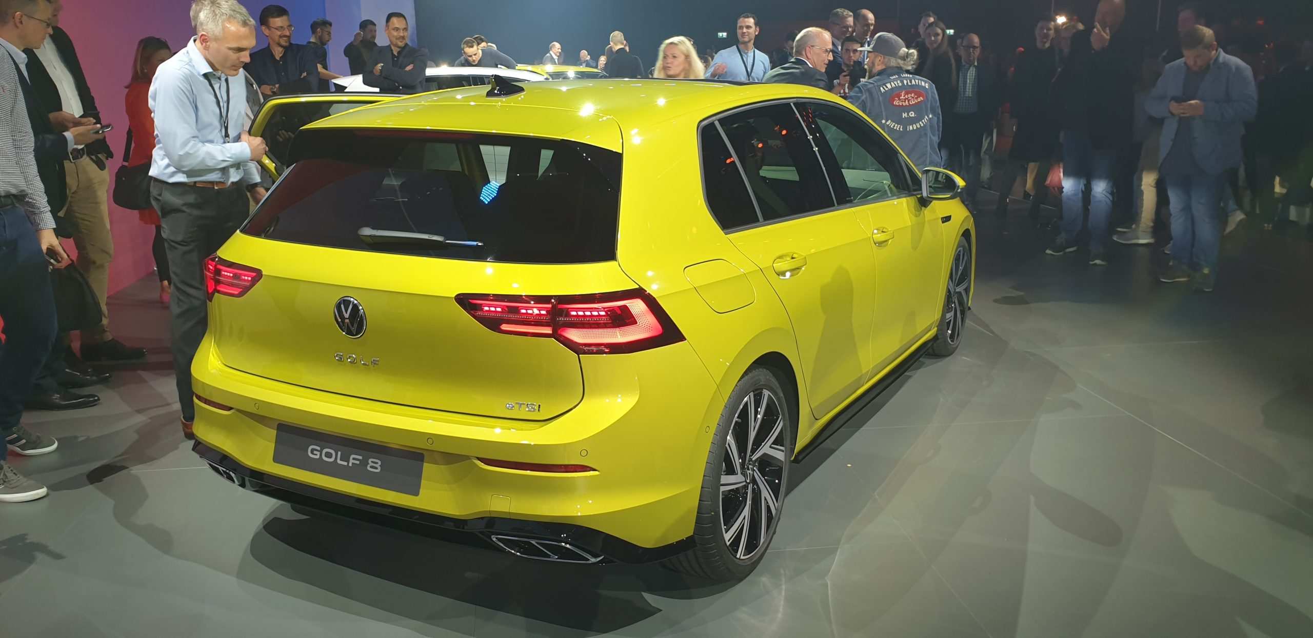 VW Golf 8 Jg. 2020- Autoteppiche Farbe und Logo nach Wahl