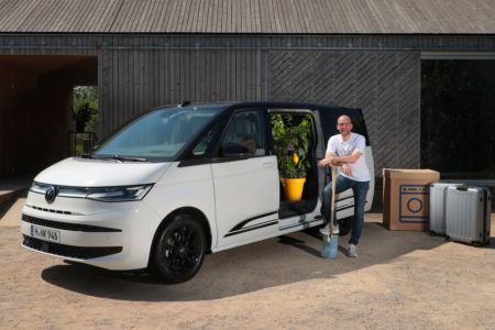 Autojournalist Daniel Przygoda testet die neuste Modellgeneration des Kleinbus-Klassikers: Volkswagen T7 Multivan.