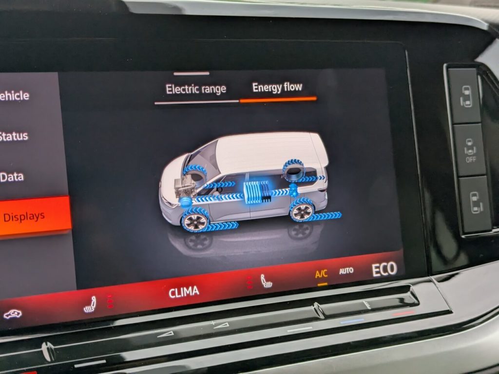 Allradantrieb: Die PHEV-Version beim Multivan hat zwei Elektromotoren. Zusammen mit dem 1,5 Benziner beträgt die Systemleistung 245 PS / 350 Nm Drehmoment.