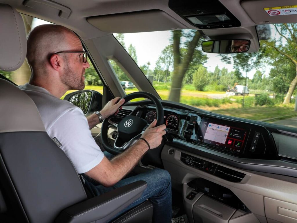 So fährt sich die PHEV-Version des VW Multivan T7 (2026( - Fahreindruck, Daniel Przygoda