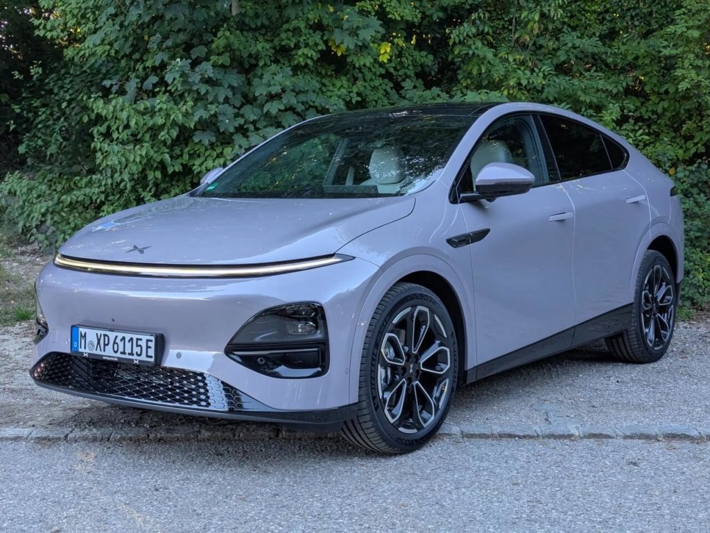 Xpeng G6 (Facelift) in der Lackierung Stella Purple.