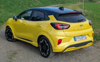 Ford Puma Gen-E in Electric Yellow Metallic (PN3MA) mit schwarzem Dach