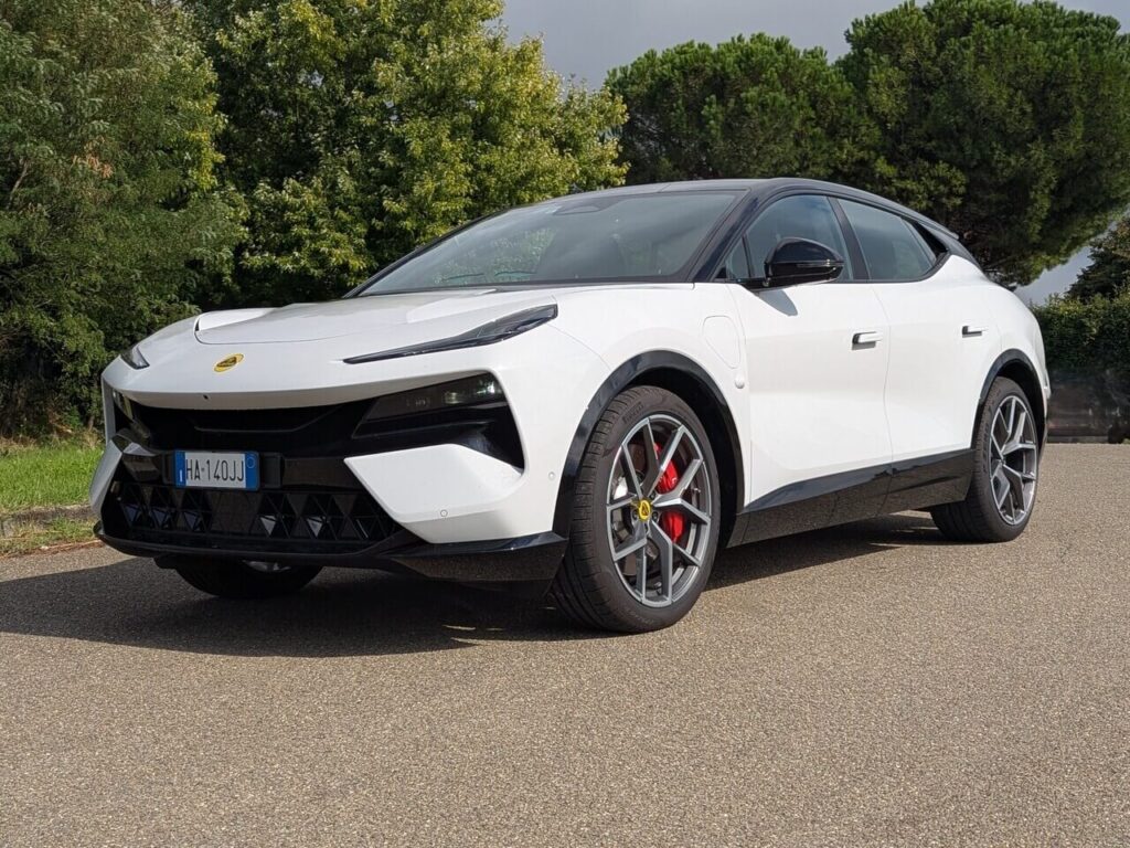 Lotus Eletre als Dienstwagen: Elektro-SUV 800-Volt-Technik mit über 500 Kilometer Reichweite