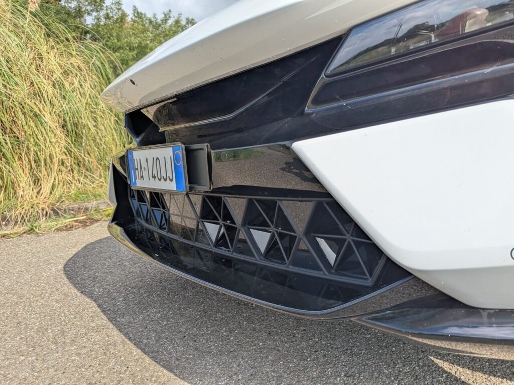 Aktive Aerodynamik beim Lotus Eletre: Die Lüftungsöffnungen werden bedarfsgerecht gesteuert.
