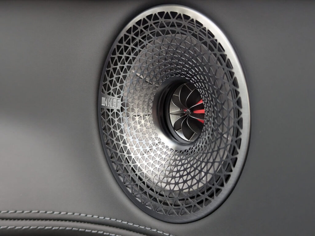 Soundsystem von KEF: 3D-gedruckte Lautsprecherabdeckung im Turbinen-Design.