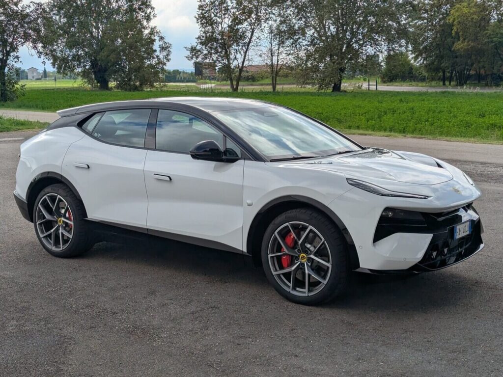Hyper-SUV im Fahrbericht: So sportlich fährt sich der 612 PS starke Elektro-SUV von LOTUS.