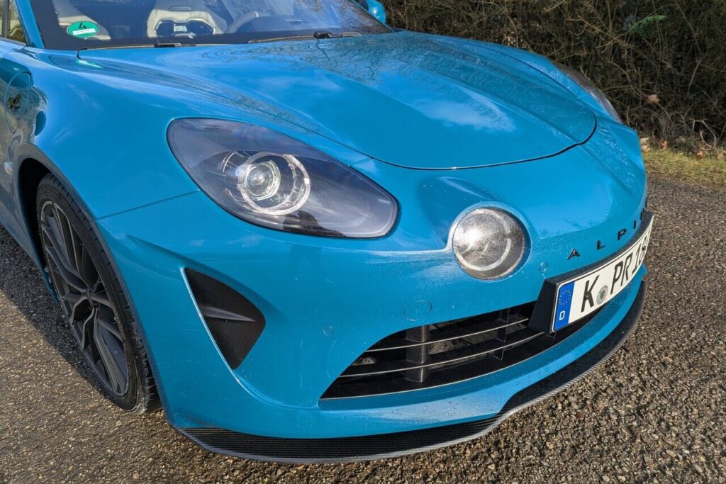Front mit Aero-Paket aus Carbon (Spoilerlippe) LED-Scheinwerfer