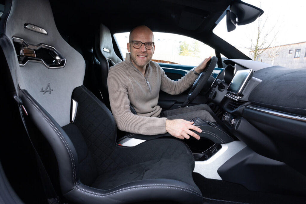 Leichtbau-Sportwagen im Test: Daniel Przygoda im Alpine A110 GTS (Foto: Wolfgang Groeger-Meier)