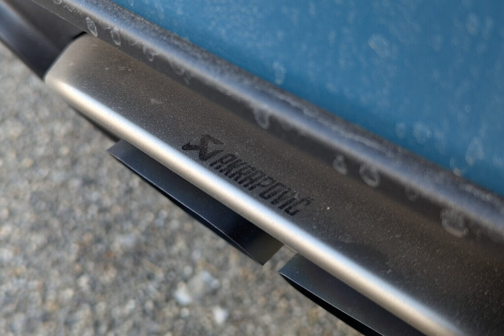 Titan Akrapovič Auspuff (Sonderausstattung) beim Alpine A110