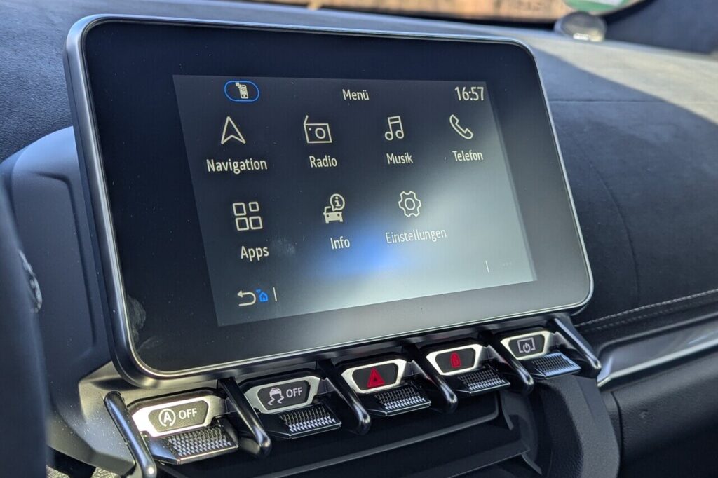 Touchscreen im Alpine A110 mit integriertem Navigationssystem