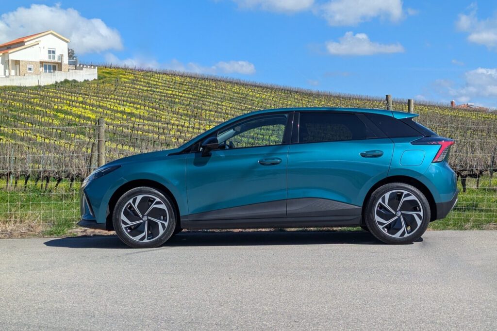 Der MG4 EV hat eine Gesamtlänge von 4,29 m und gehört damit zur Kompaktklasse (C-Segment).