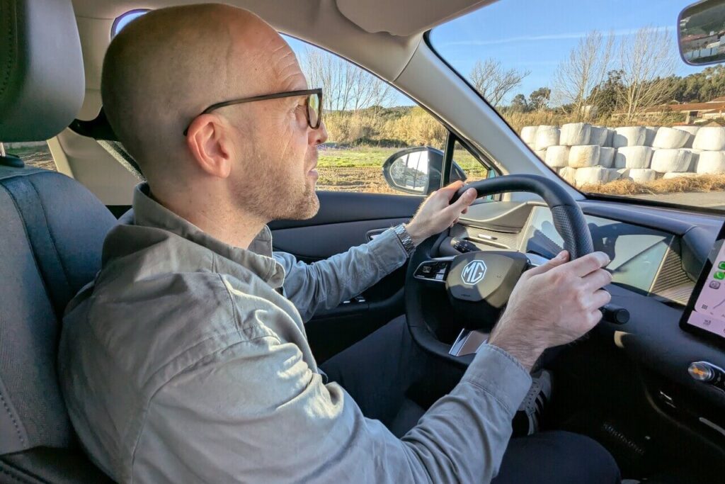 Fahreindruck zum MG4 EV Premium (64 kWh) mit 140 kW (190 PS). Erfahrungen zum kompakten Elektromodell der Golf-Klasse.