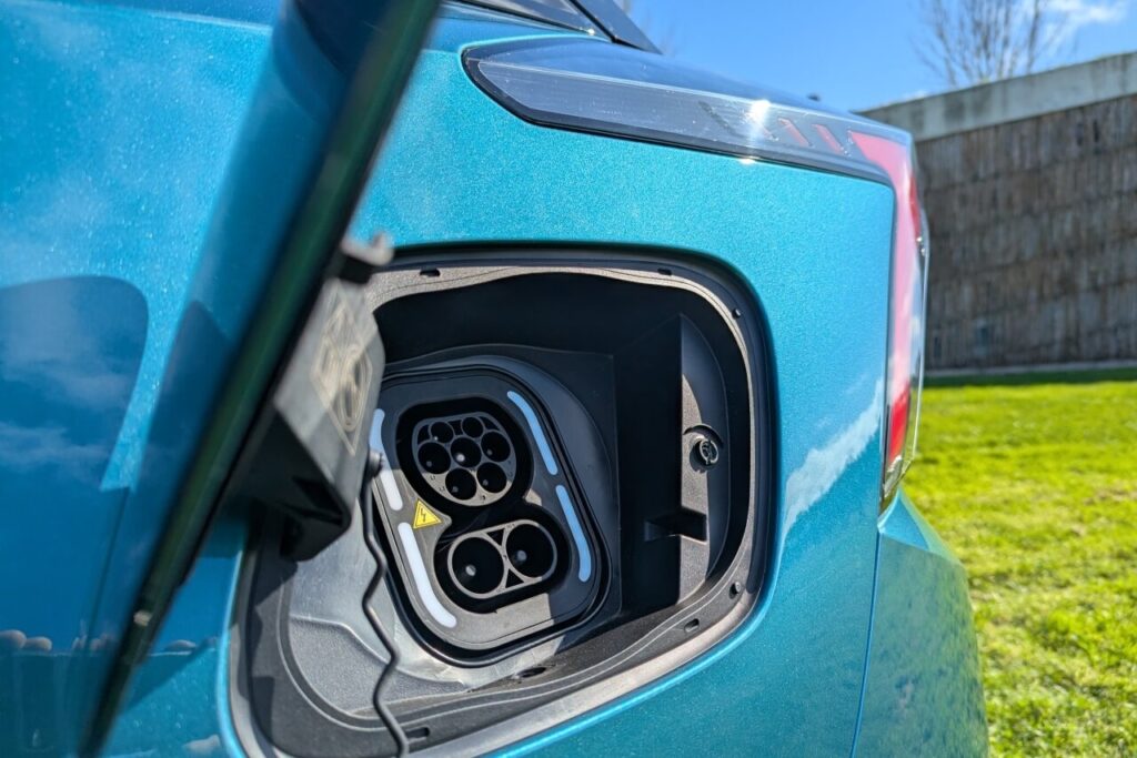 MG4 EV Premium (64 kWh) mit einer Ladeleistung von 154 kW beim DC-Laden. Vollladen (10–80 %) in 25 Minuten.