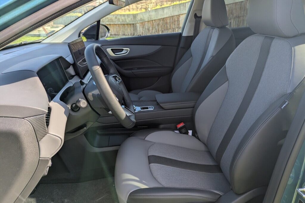 Elektrisch verstellbarer Fahrersitz beim MG4 EV.