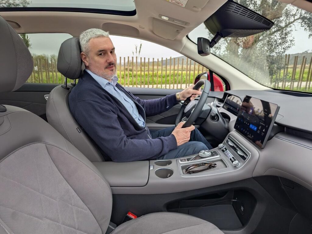 Christoph Ruhland von JD Power testet den neun Elektro-SUV von MG