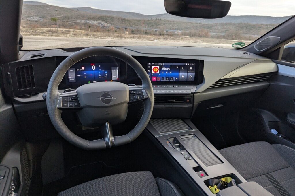 Armaturenbrett Opel Astra L (Facelift 2026) ohne Klavierlack in Hochglanz Schwarz