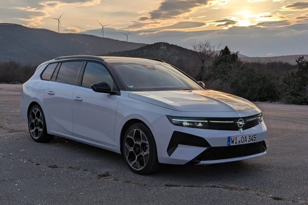 Opel Astra 145 PS Benziner (Astra L, Facelift) als Kombi. So gut fährt sich die Hybrid-Version mit 3-Zylinder-Motor.