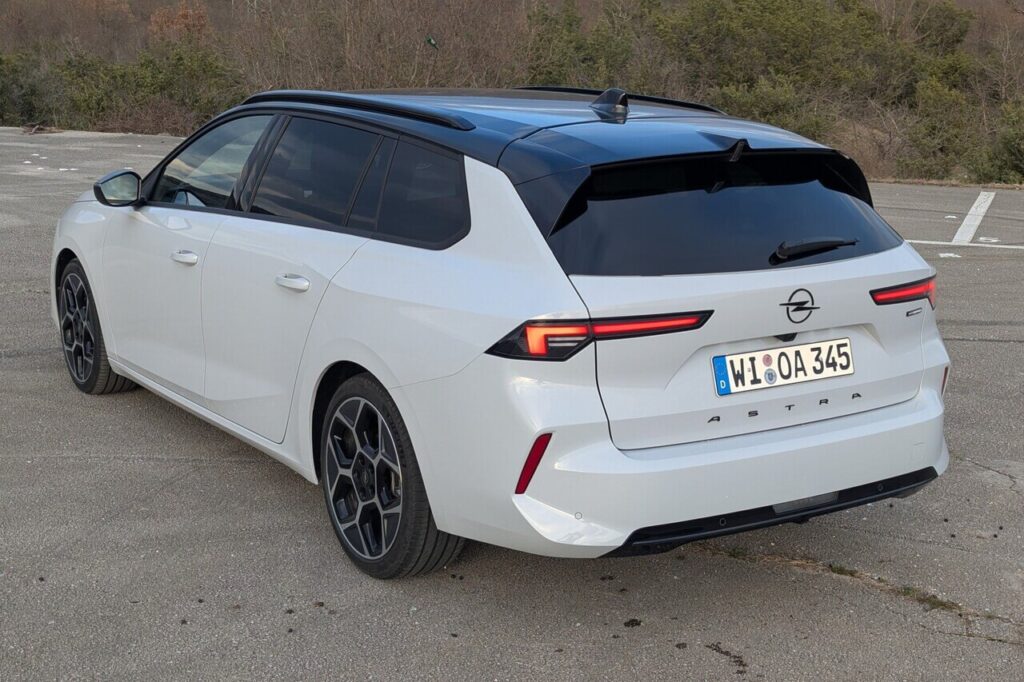 Kombi Kompaktklasse im Test: Opel Astra K Sports Tourer Facelift Hybrid mit 145 PS