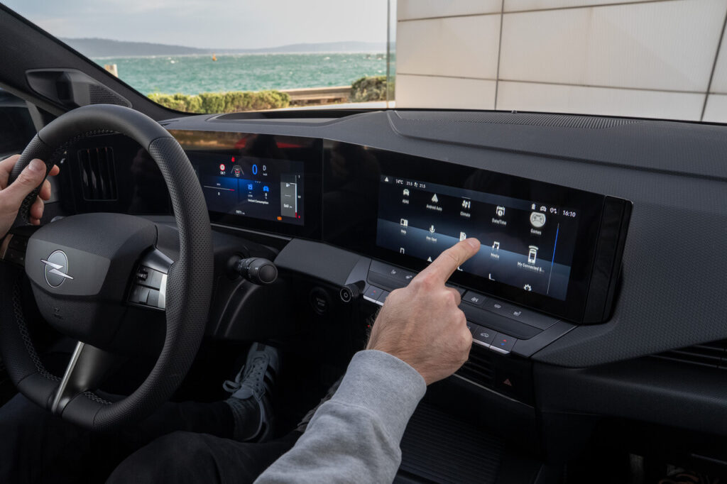 10 Zoll Touchscreen vom Infotainmentsystem (Astra L Facelift) (Foto: Dani Heyne)