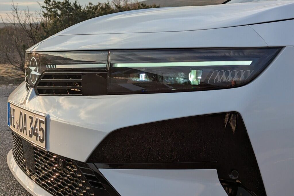 IntelliLux HD LED: Adaptive Matrix Scheinwerfer beim Opel Astra L (Facelift)