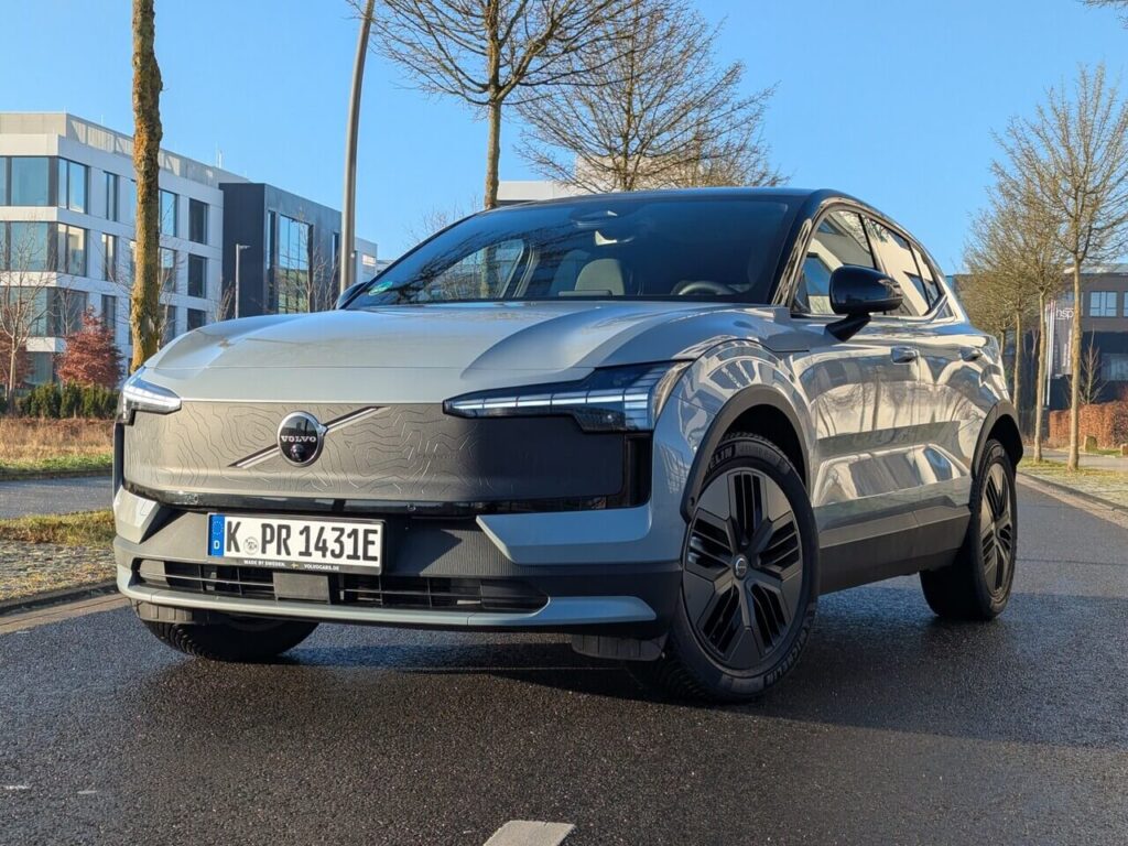 Volvo EX30 Cross Country - Kompakt-SUV mit 400 PS und Allradantrieb im Test