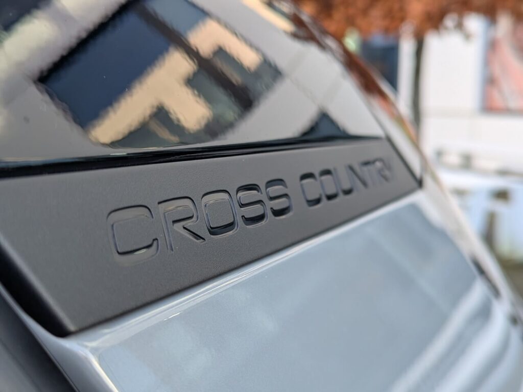 C-Säule mit "Cross-Country" Modellbezeichnung