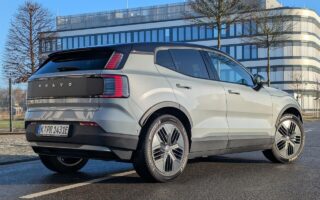 Volvo EX30 Cross Country in Vapour Grey. Fahrbericht zum Performance-SUV