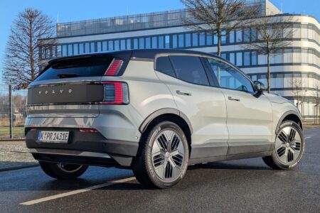 Volvo EX30 Cross Country in Vapour Grey. Fahrbericht zum Performance-SUV